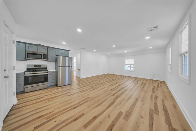 Building Photo - 11 Willet St Unit B