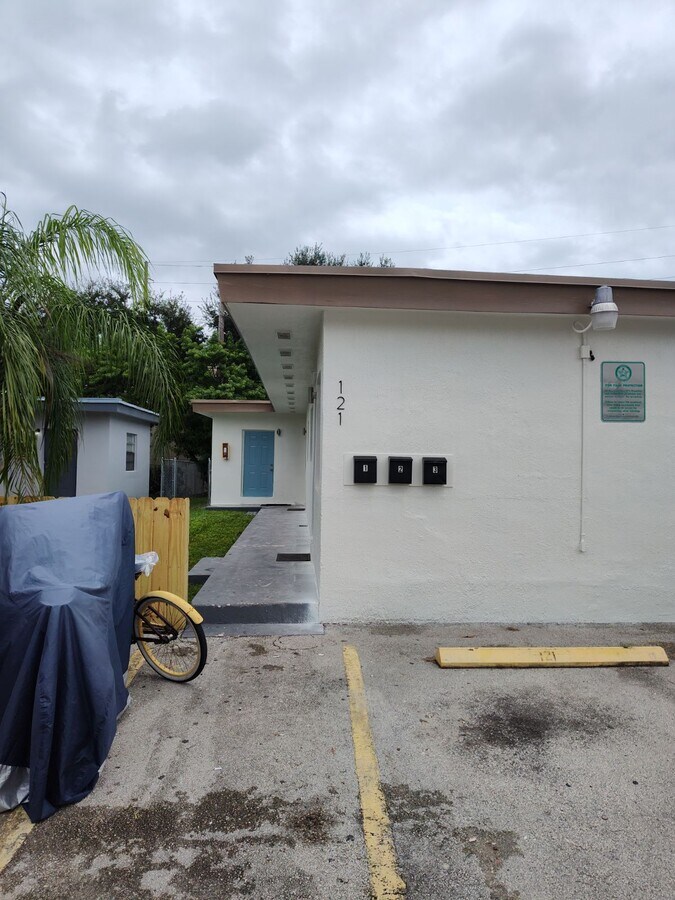 Photo - 121 SW 5th Ct Unit 1