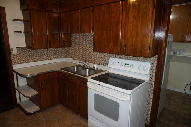 Photo - 204 N Geri St