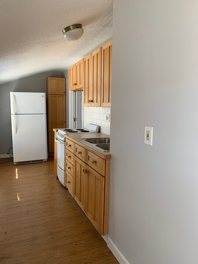 Kitchen - 568 Main St Unit B