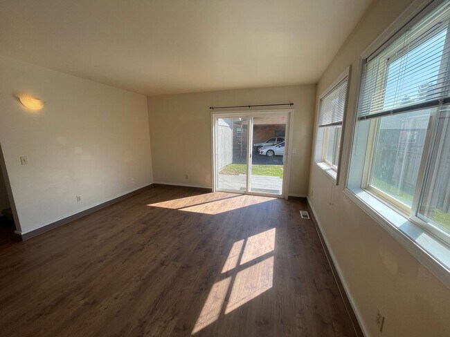 Photo - 1300 N Brooklane St Unidad 2