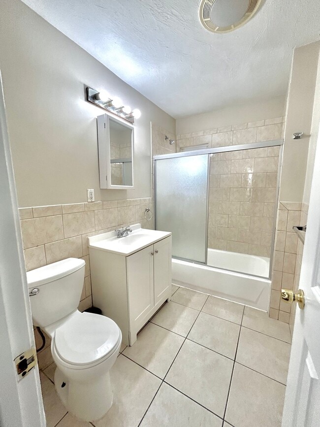 81 Kingsdale St
