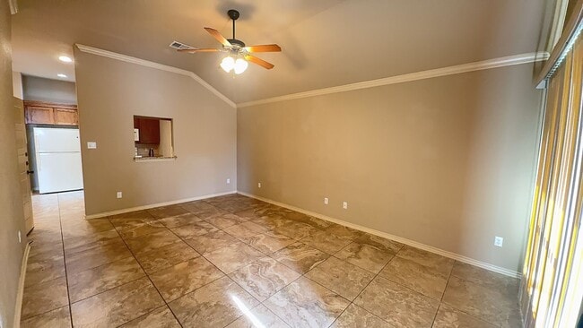 2111 Bachelor Button Blvd Unidad A