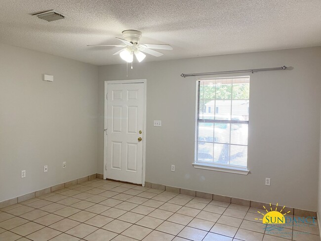 Photo - Nice 2 Bedroom Duplex in Navarre!