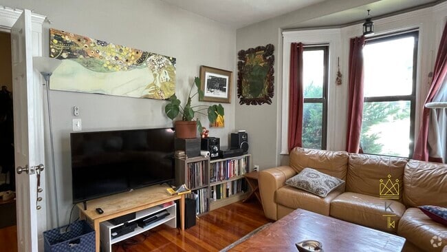 Building Photo - 136 Brooks St Rental