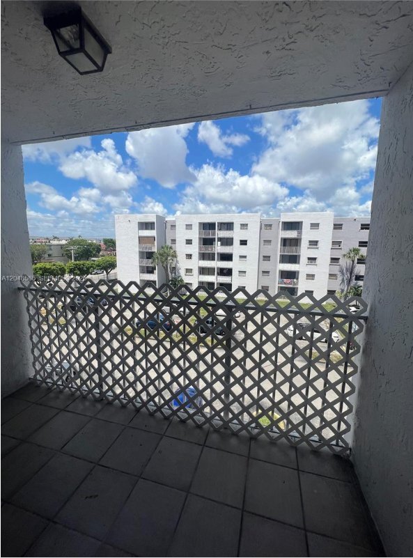8145 NW 7th St Unit 405