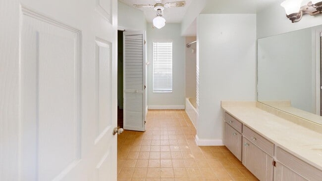 Photo - 2219 Umbrella Tree Dr