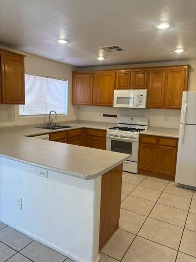 Photo - 3 bedroom house with 2.5 bathrooms