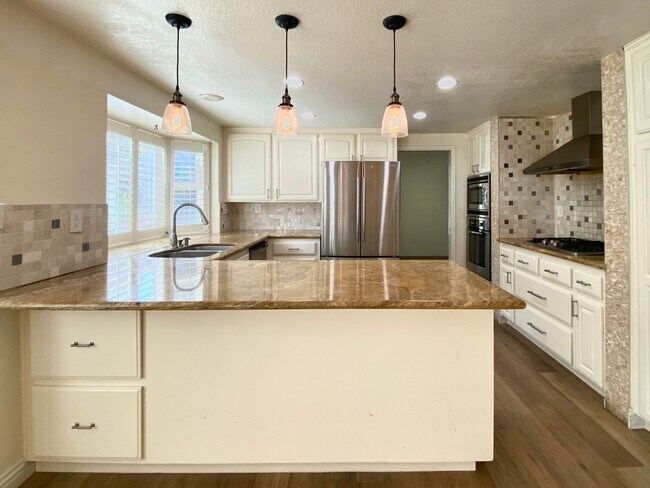 Photo - 5 Bedroom 3 Bathroom Executive Home in Weibel Fremont!