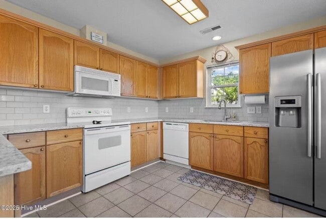 Photo - 10024 Birch Pl