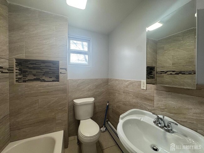 Photo - 556 Roosevelt Ave Unit 1