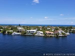 Building Photo - 20201 E Country Club Dr Unit 1009