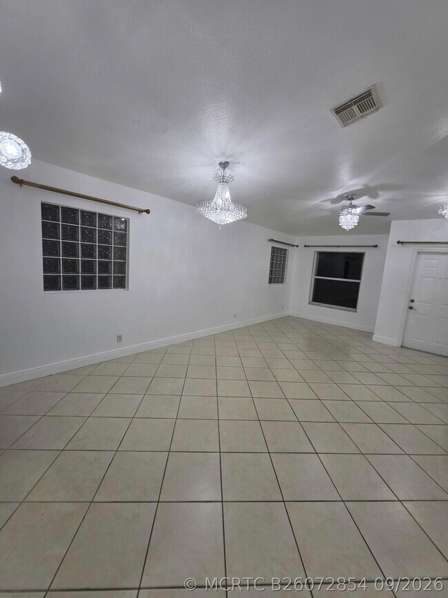 Photo - 2106 Little Torch St