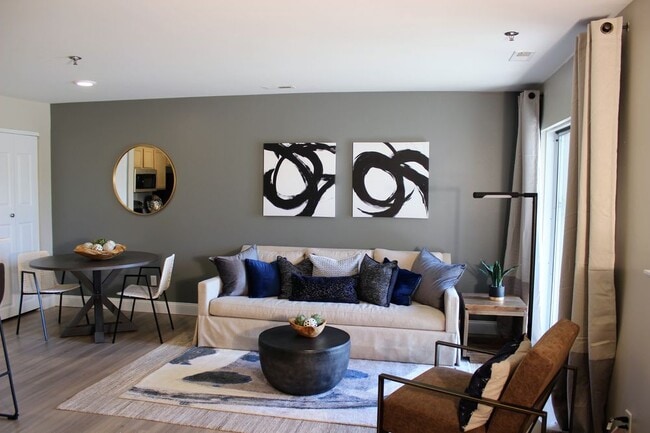Building Photo - Polo Downs Apartments