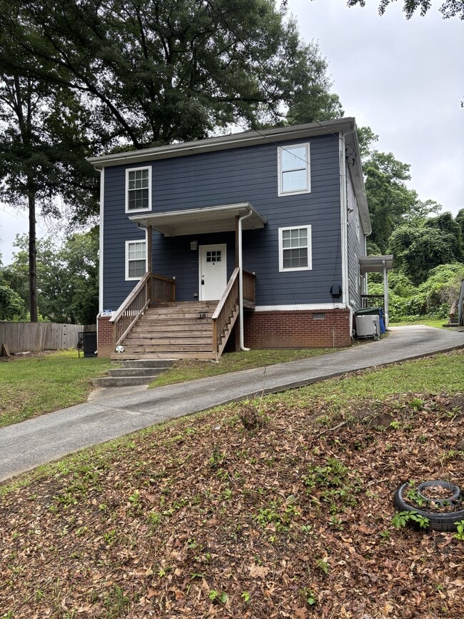 Building Photo - 559 Woodlawn Ave NW Unit B3