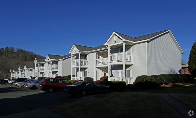 Hampton Meadows - Hampton Meadows Apartments