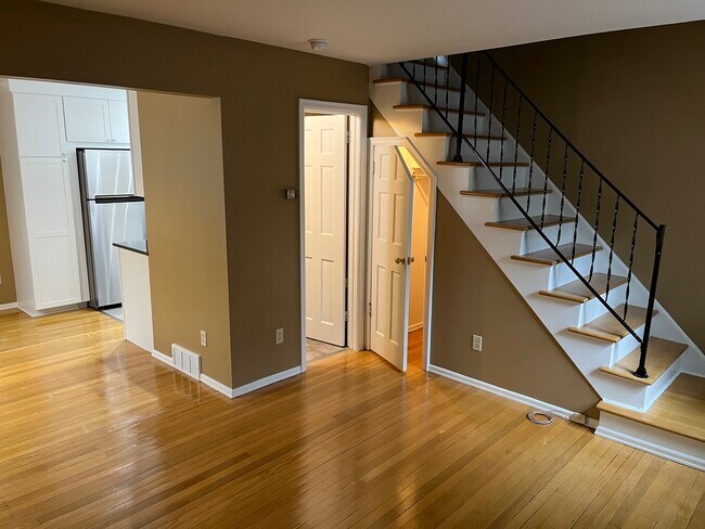 Photo - 119 E Genesee St