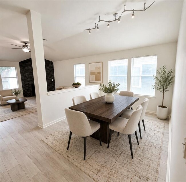 Photo - 206 Sunshadow Dr