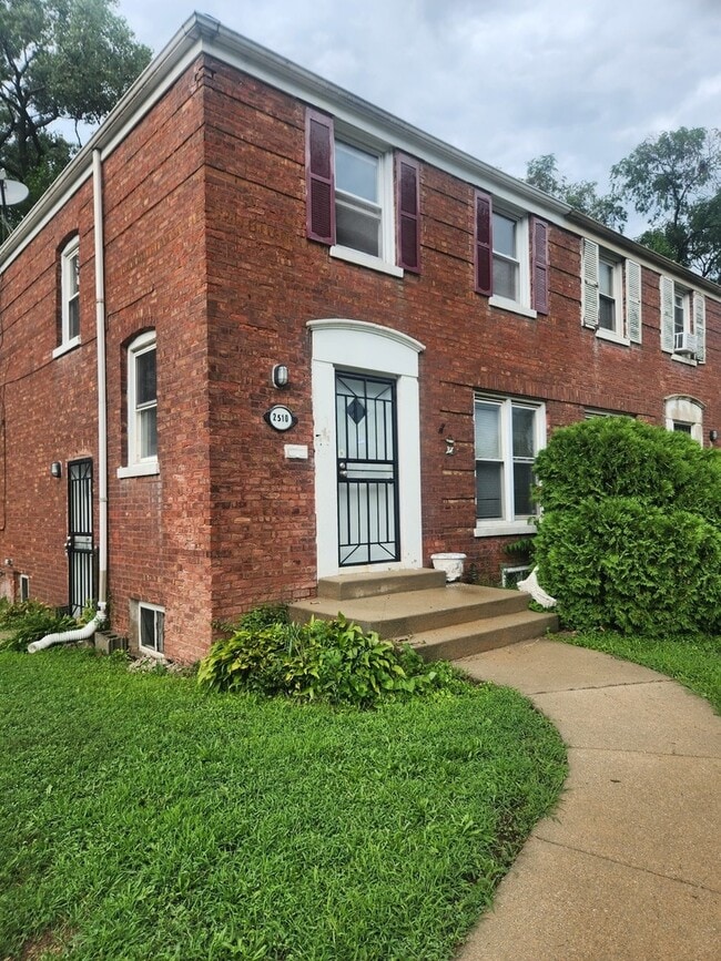Building Photo - 2510 E 96th St