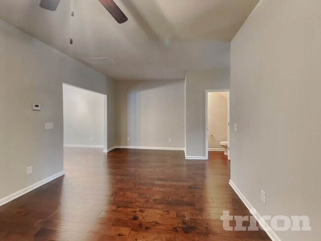 Photo - 131 Hickory Station Ln