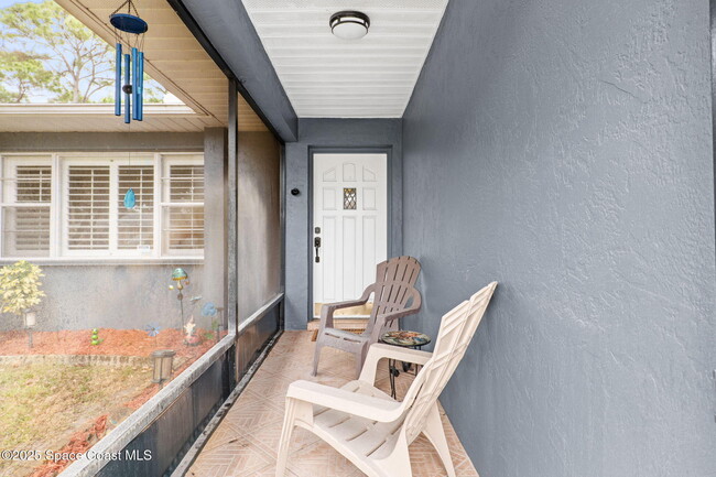 Photo - 999 Emerald Rd SE