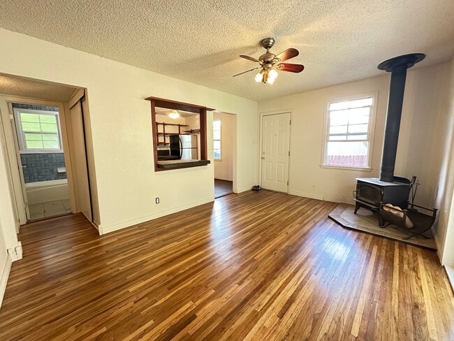 Photo - Charming 2 Bedroom, 1 Bath Finch Arboretum Area Home