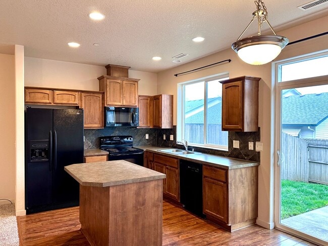 Photo - Beautiful 3 Bd 2.5 Ba Town Home by Vancouver Mall