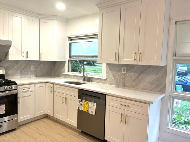 Photo - 92 Southampton Dr