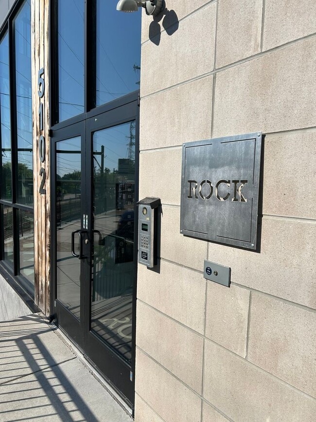 Building Photo - The Bentley Apartments