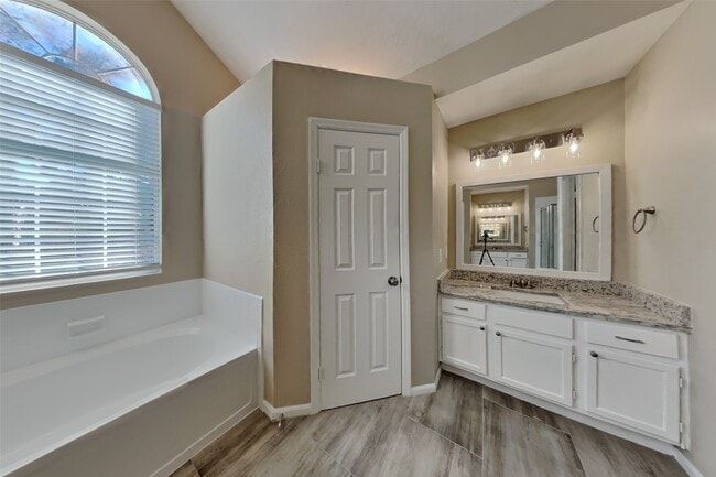 Photo - 16923 Poplar Hill St