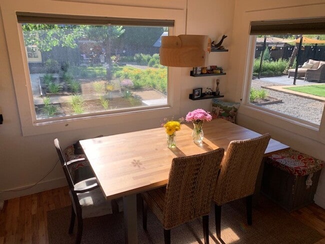 Photo - 3 Bed 2 Bath Single level FULLY FURNISHED
