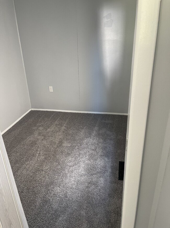 Dormitorio más pequeño en la planta baja - 424 Chestnut St