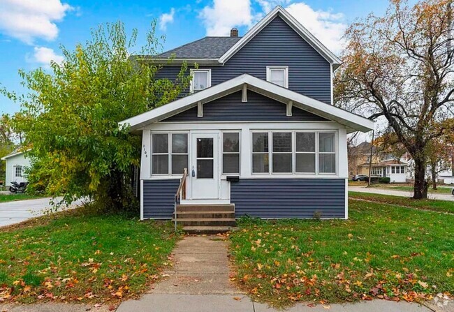 Building Photo - 4 Bedroom, 2 Bath house In Cedar Falls