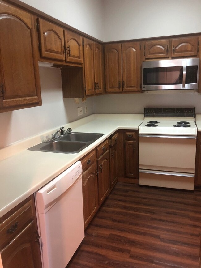 Photo - UT PRE-LEASE: 2 bed/2 bath West Campus Condo with cathedral ceilings, washer/dryer, 2 RSVD Pkg, B...