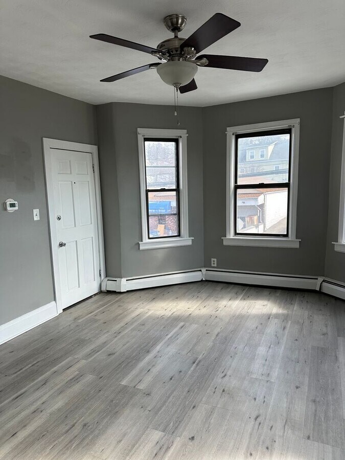 Spacious three-family property on Charles Street in North Providence - Spacious three-family property on Charles Street in North Providence Unit 876 Charles Street  #2
