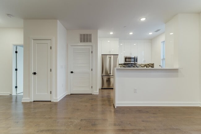 Photo - 974 Summit Ave