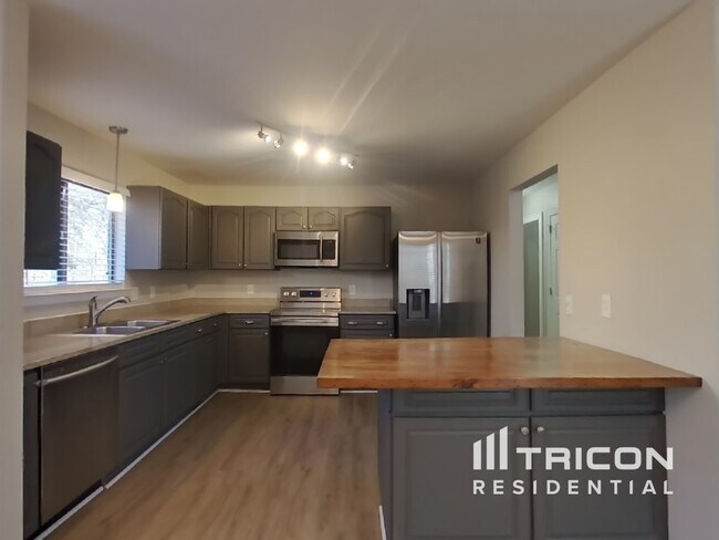 Photo - 2405 Ravine Dr