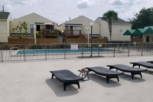 Photo - 637 Executive Center Dr Unidad N107