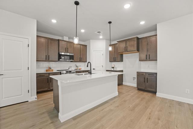 Photo - 3010 Patrick St