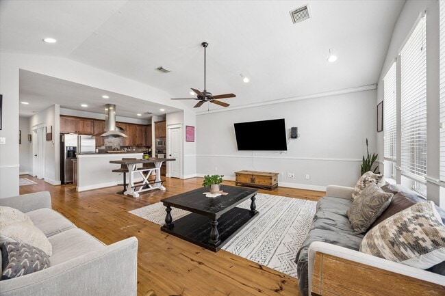 Photo - 107 Riley Ln