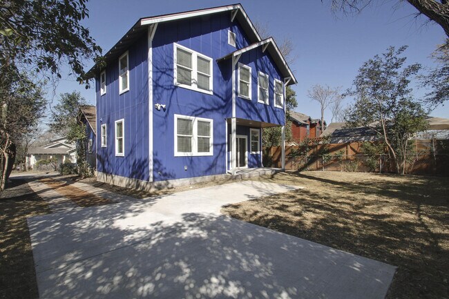 Photo - UT PRE-LEASE: Newly Remodeled West Campus ...