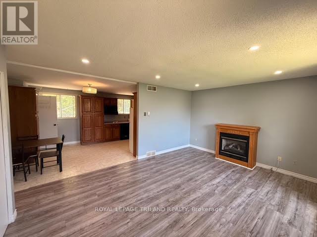 Photo - 165 Railway Ave