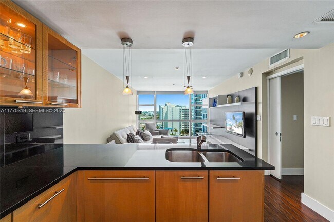 6801 Collins Ave Unit 1214(door1203)