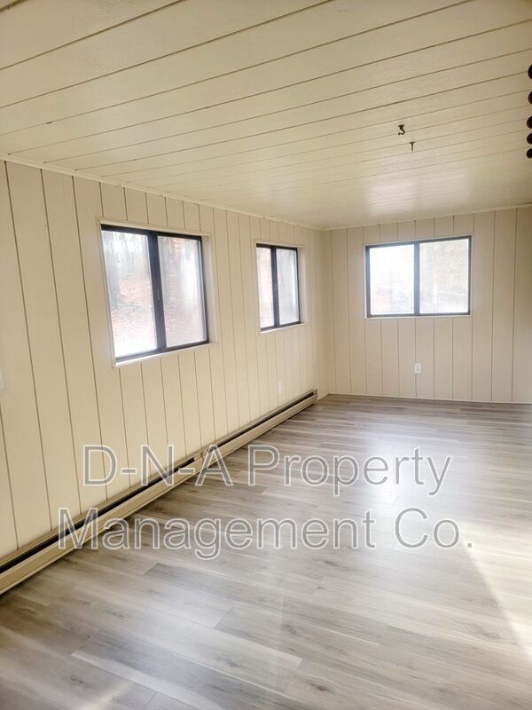 Photo - 1513 Locust Ln