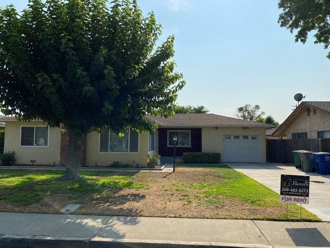 Building Photo - 3 Bedroom 2 Bath in Mature Neighborhood fo... Rental