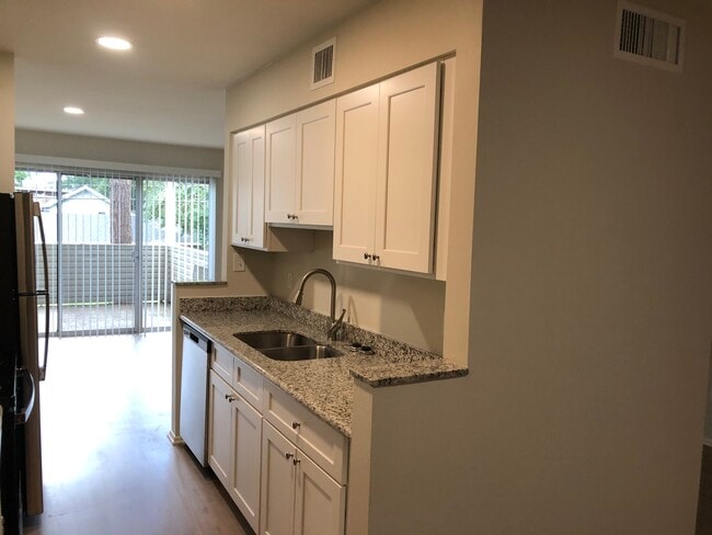 Photo - Patiohouse Apartments