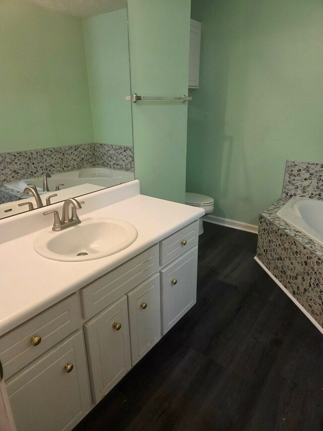 Photo - 40 Harbour Lake Dr