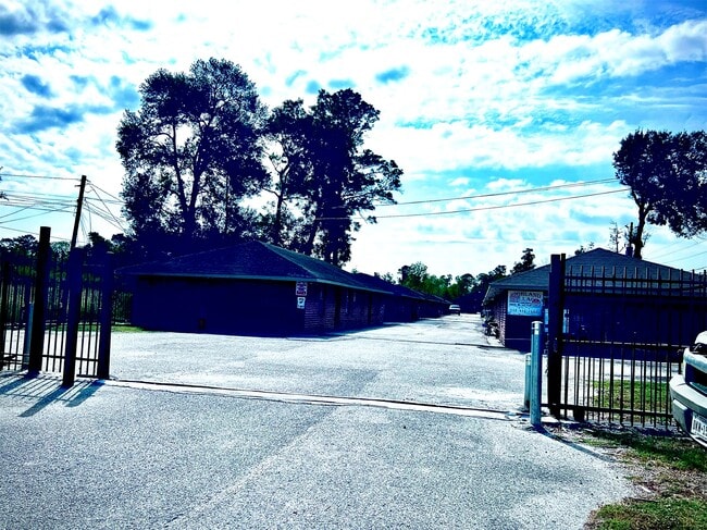 Photo - 1825 W Little York Rd Unidad many