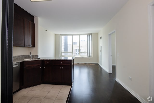 Building Photo - 33 W Ontario St Rental