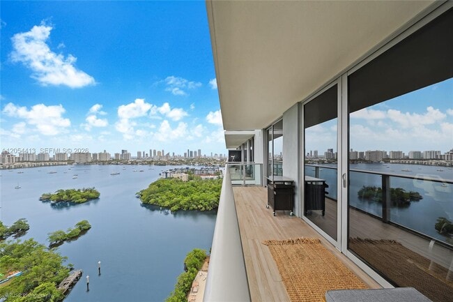 Building Photo - 16385 Biscayne Blvd Unit 2205